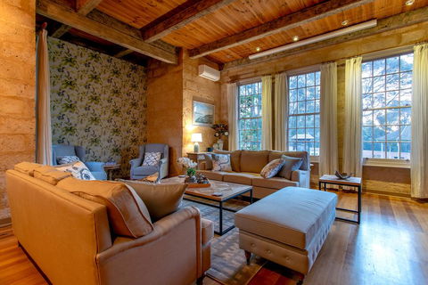 Birdwood Estate - Gold Coast 4U 0