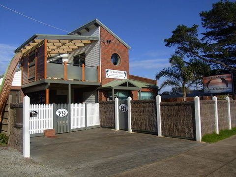 Black Dolphin Waterfront Apartment - Accommodation Gold Coast 1