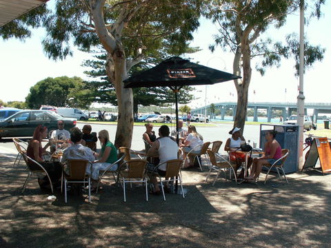Black Dolphin Waterfront Apartment - Accommodation Gold Coast 3