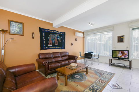 Black Dolphin Waterfront Apartment - Accommodation Gold Coast 0