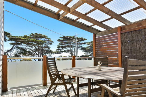 Black Dolphin Waterfront Townhouse - Bay Views - Accommodation Gold Coast 2