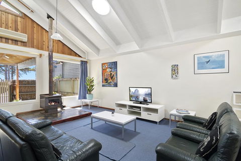 Black Dolphin Waterfront Townhouse - Bay Views - Accommodation Gold Coast 1