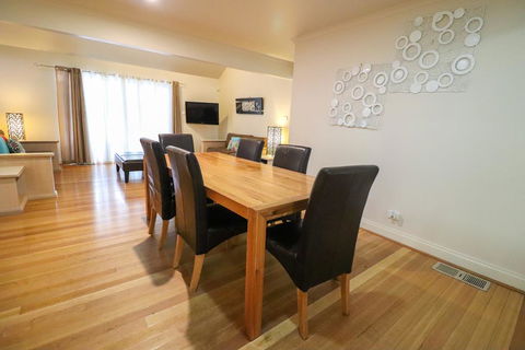 Blackbutt Family Loft Townhouse - Gold Coast 4U 3