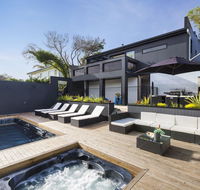 Blairgowrie Oasis Luxury retreat with spapool fireplace golf putting green - Accommodation Gold Coast