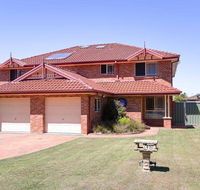 Blue Bay 83a Rocky Point Road - Foxtel  air conditioning downstairs - Gold Coast 4U