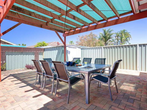 Blue Bay, 83a Rocky Point Road - Foxtel & Air Conditioning Downstairs - Gold Coast 4U 2
