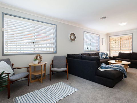 Blue Bay, 83a Rocky Point Road - Foxtel & Air Conditioning Downstairs - Gold Coast 4U 1