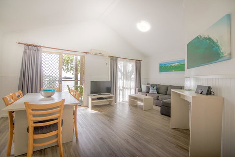 Blue Dolphin Holiday Resort - Accommodation Gold Coast 2