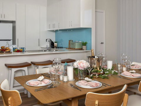 Blue Pelican - Pacific Views, Walk To Beach - Gold Coast 4U 3