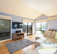 BLUE SKYES - family home with balcony  views. - Accommodation Gold Coast