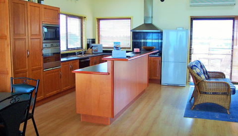 Boathouse Holiday House - Gold Coast 4U 1