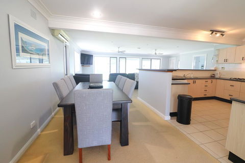 Boikon Beach House - Gold Coast 4U 1