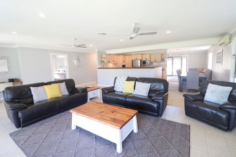 Boikon Beach House - Gold Coast 4U 2