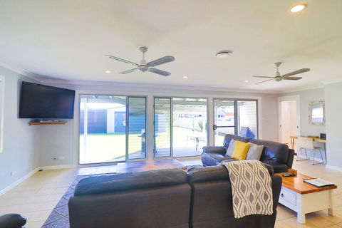 Boikon Beach House - Gold Coast 4U 3