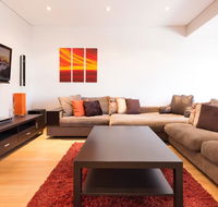 Bold modern 1 bed 10 mins from the city - Gold Coast 4U
