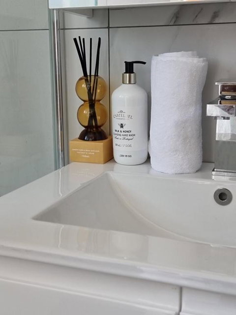The Lux Guest House - Accommodation Gold Coast 2