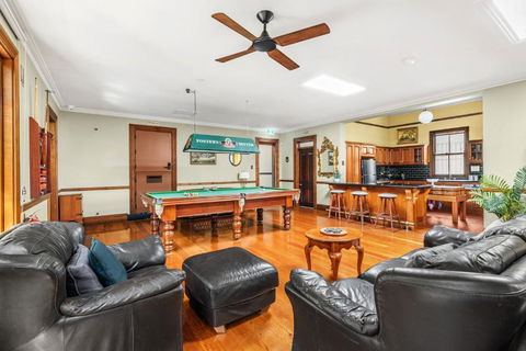 The Mansion - Gold Coast 4U 2