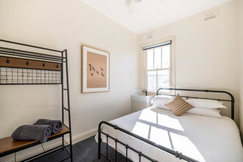 The Middle - Accommodation Gold Coast 1