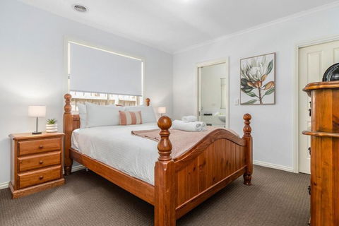 The Noble Prize Netflix & WiFi - Gold Coast 4U 1