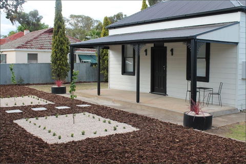 The Renmarkable Cottage - Accommodation Gold Coast 0