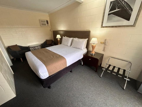Warren Motor Inn - Accommodation Gold Coast 1