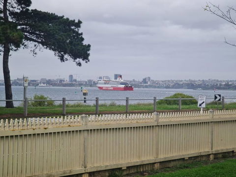 Waterfront Quiet Stay Off Geelong & Avalon Airport - Accommodation Gold Coast 0
