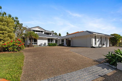 Westlake Getaway - Relaxing Pool & Golf Links - Gold Coast 4U 1