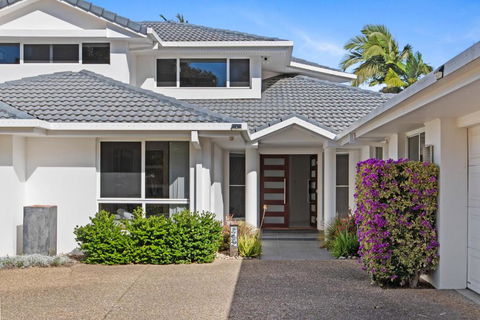 Westlake Getaway - Relaxing Pool & Golf Links - Gold Coast 4U 0