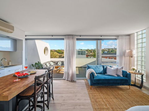 XQ Collection La Casa De Frida - Modern Studio With Balcony - Accommodation Gold Coast 2