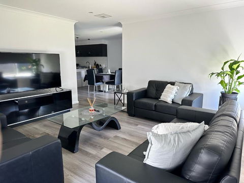 Xquisite - Accommodation Gold Coast 0