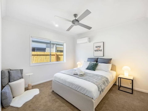 Well-decorated 4BR Family Home Steps To Mall - Accommodation Gold Coast 2