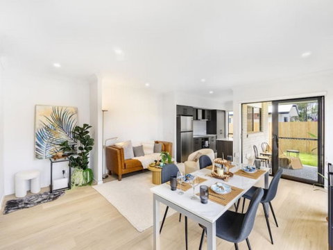Well-decorated 5BR Family Home - Accommodation Gold Coast 0