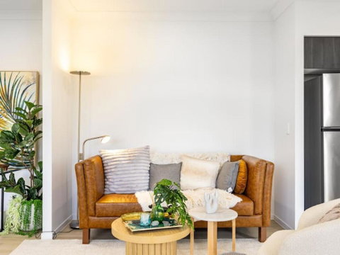 Well-decorated 5BR Family Home - Accommodation Gold Coast 2