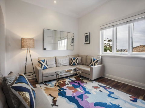 Woollahra Roslyndale Ave - Gold Coast 4U 0