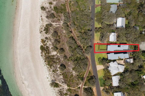 XYZ Holiday Home - Accommodation Gold Coast 0