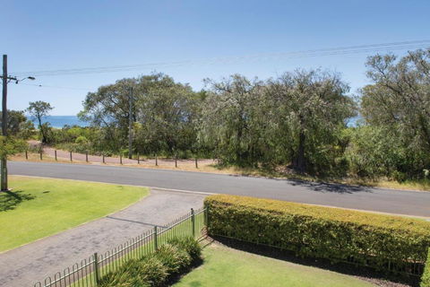 XYZ Holiday Home - Accommodation Gold Coast 2