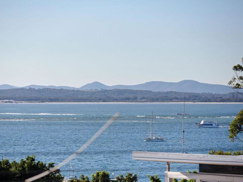 Yarramundi, 4,47 Magnus Street - Air Conditioned Unit With Air Con, Wi-fi, Water Views And Close To Town - Accommodation Gold Coast 3