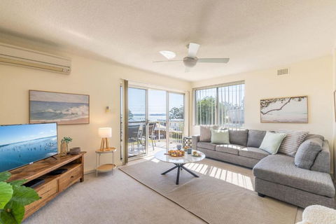 Yarramundi, 4,47 Magnus Street - Air Conditioned Unit With Air Con, Wi-fi, Water Views And Close To Town - Accommodation Gold Coast 0