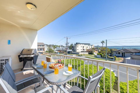 Yarramundi, 4,47 Magnus Street - Air Conditioned Unit With Air Con, Wi-fi, Water Views And Close To Town - Accommodation Gold Coast 2