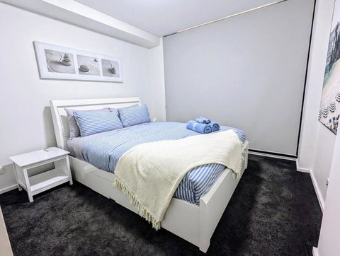 Zen Vibe, Entire Apt, With Study Room, Wifi, Central, Cafe - Accommodation Gold Coast 2