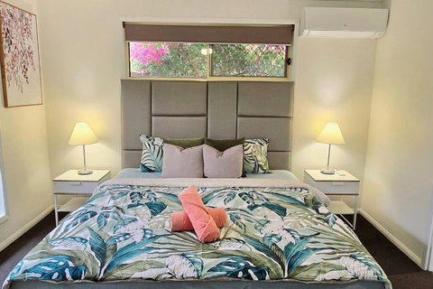 Relaxing Hamptons Style Home In Forest Lake - Accommodation Gold Coast 0