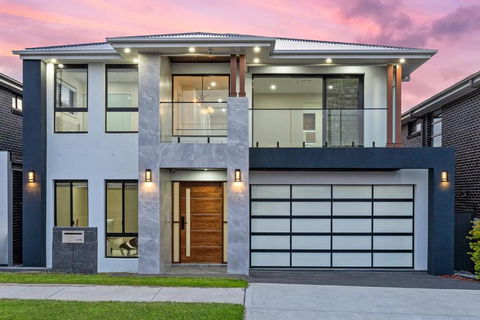 Spacious & Luxury 4Bed Room Retreat Near Station - Accommodation Gold Coast 0