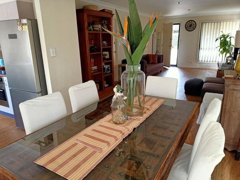 Tingalpa Townhouse Treat - Accommodation Gold Coast 3