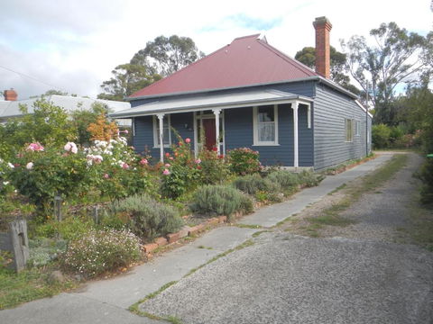 Yarram Cottage: Art And Accommodation - Accommodation Gold Coast 1