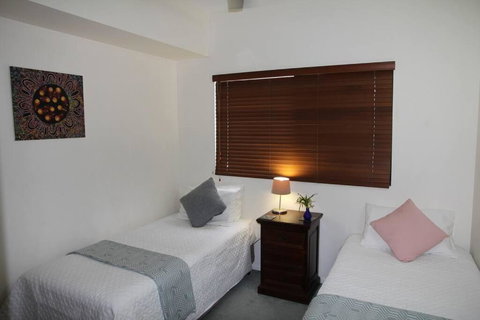 Zen Bridgeport - Waterfront - Balcony Dining - Pool - Accommodation Gold Coast 3