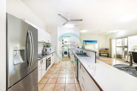 ZEN FORESHORE Cozy 2-BR, 2-BA Holiday Home + Pool - Accommodation Gold Coast 3