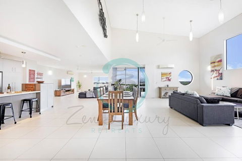ZEN LUXURY: 2-Story 4-BR Penthouse In Darwin City With Mindal Markets & Harbour Views - Accommodation Gold Coast 3