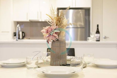 ZEN SUN CITY Cozy 2-BR/2-BA Ocean View Retreat - Accommodation Gold Coast 0