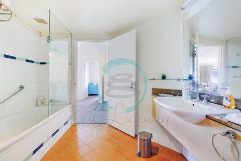ZEN88 Esplanade: 3-BR Luxury Suite Near Waterfront - Accommodation Gold Coast 2