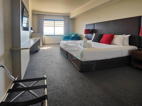 ZEN88 ESPLANADE: Hotel Suite W/ Ocean/Sunset Views - Accommodation Gold Coast 1